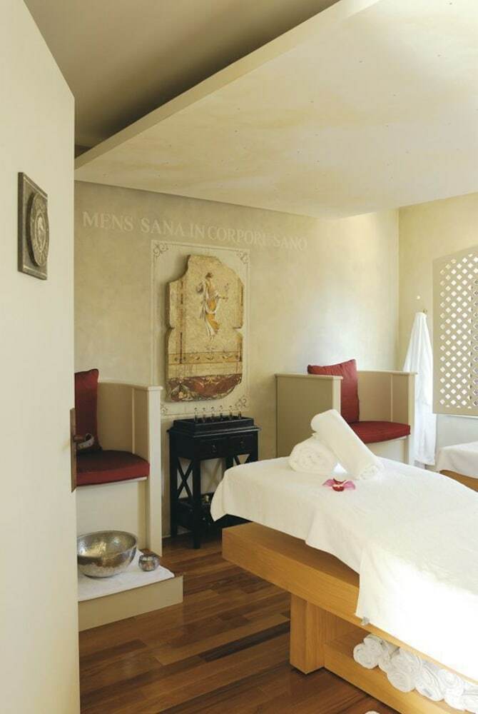 Hotel Boutique H�tel - Hostellerie B�rard & Spa