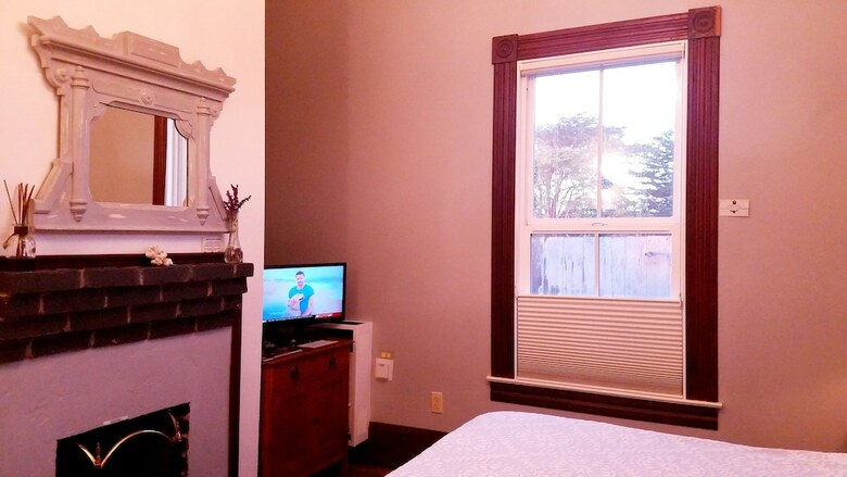 Bed & Breakfast Captain's Inn At Moss Landing
