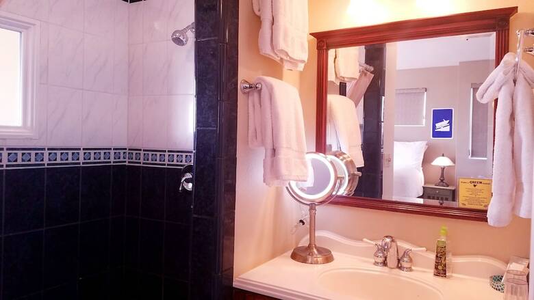 Bed & Breakfast Captain's Inn At Moss Landing