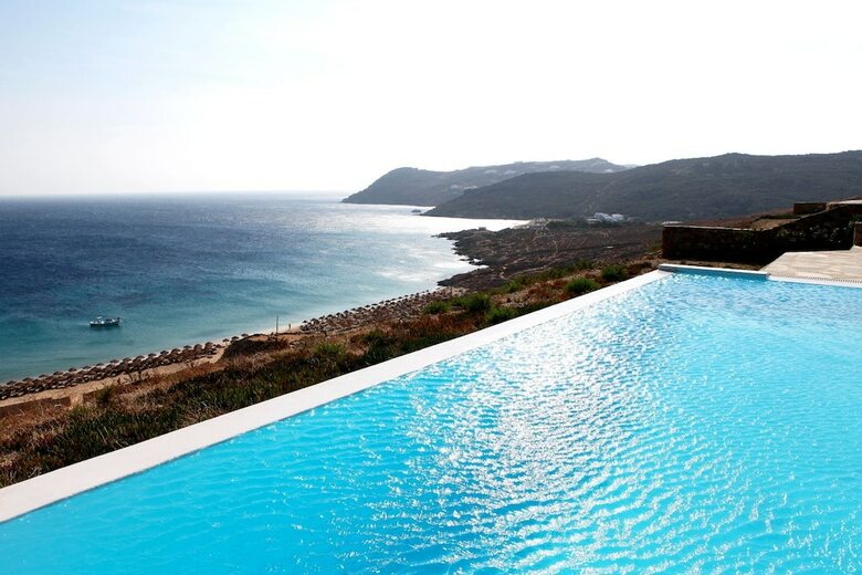 Villa Elia White Residence