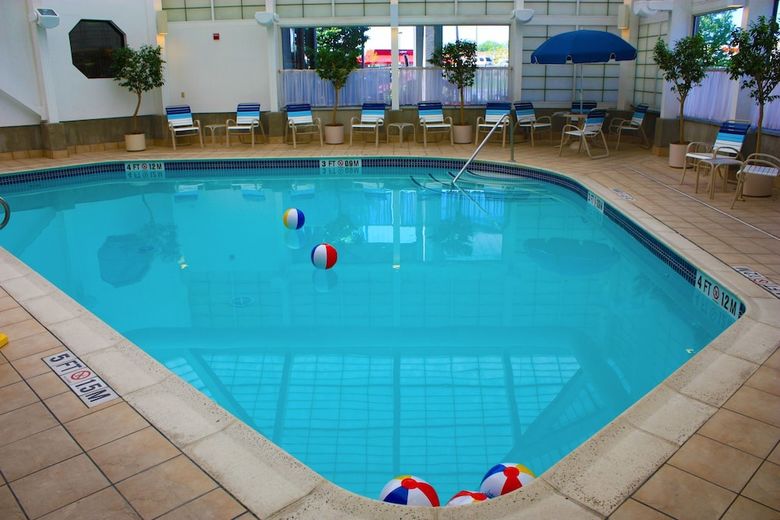 Hotel Fireside Inn & Suites