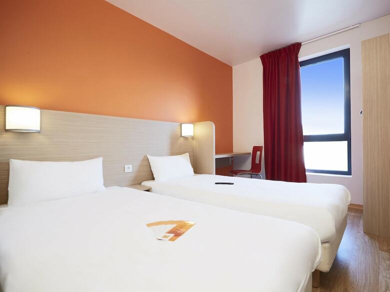 Hotel H�tel Premi�re Classe Chartres Barjouville