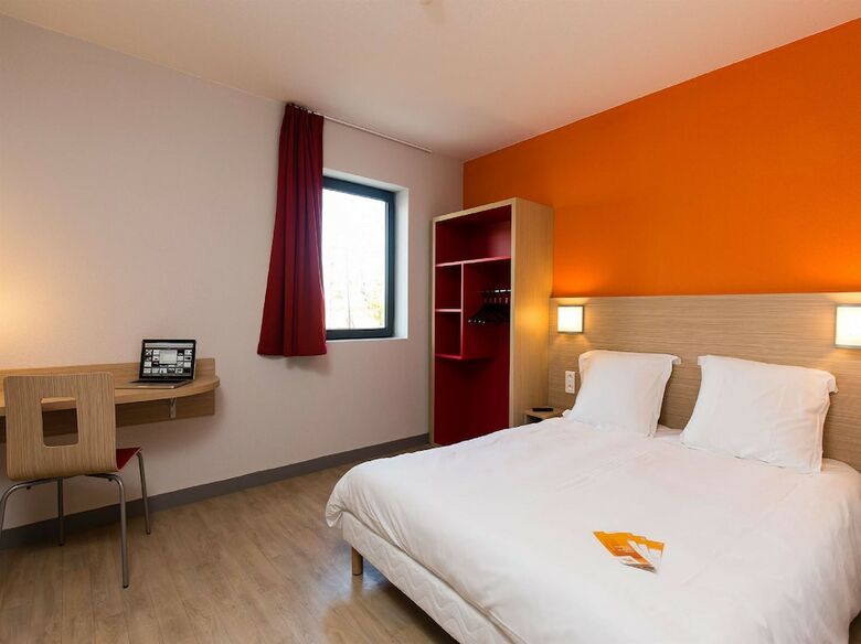 Hotel H�tel Premi�re Classe Chartres Barjouville