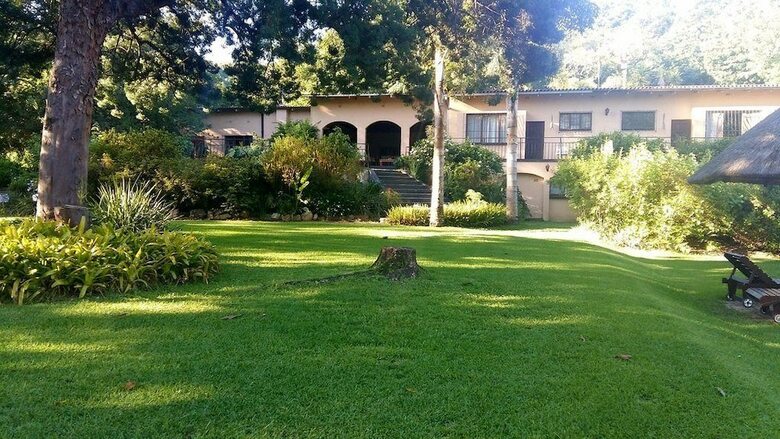 Hotel Laughing Waters Guest House