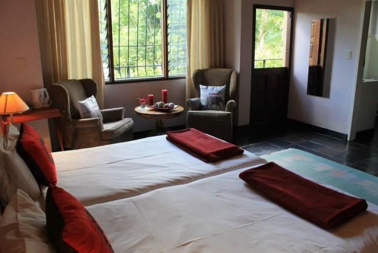 Hotel Laughing Waters Guest House