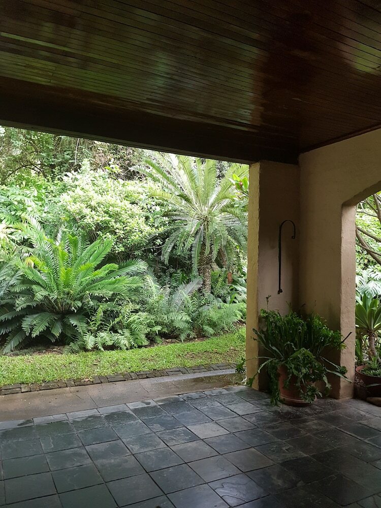 Hotel Laughing Waters Guest House