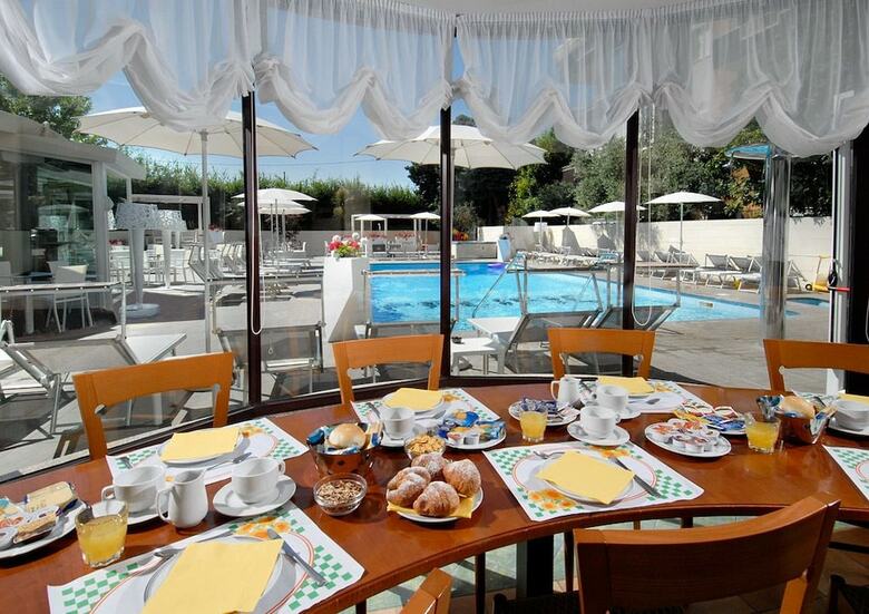 Hotel Pacific