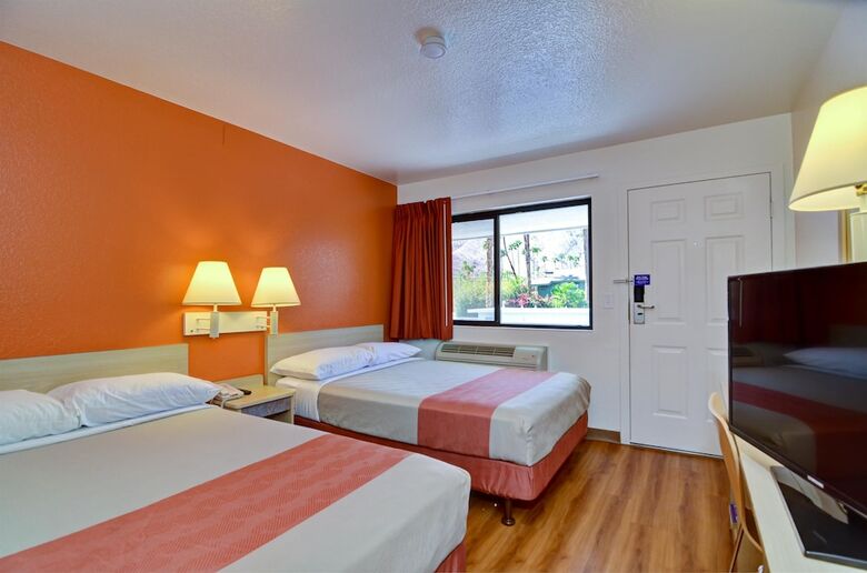 Motel 6 Palm Springs East-e Palm Canyon