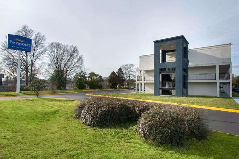 Hotel Baymont By Wyndham Charlotte University