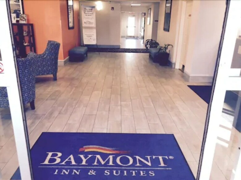 Hotel Baymont By Wyndham Montgomery South