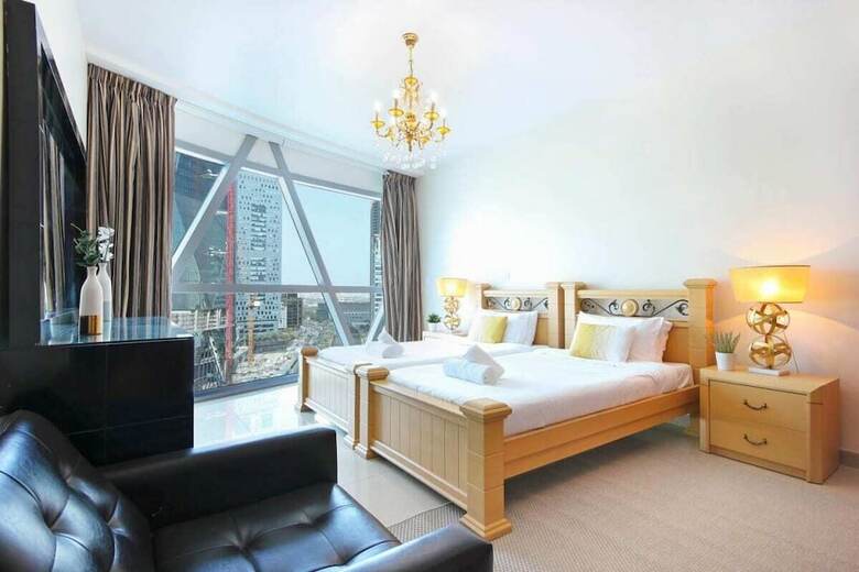 Spacious Apartment In The Classic Park Towers