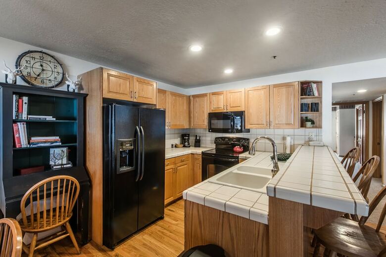 All Seasons Condominiums By All Seasons Resort Lodging