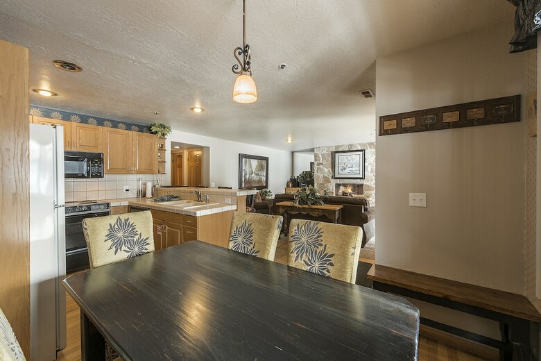 All Seasons Condominiums By All Seasons Resort Lodging