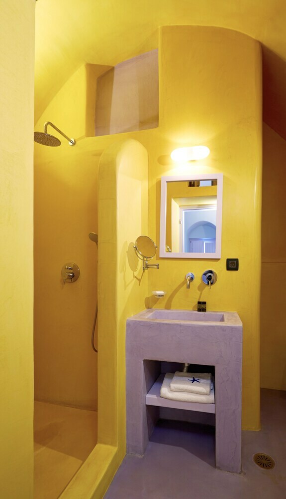 Hotel Caldera Edge Suites