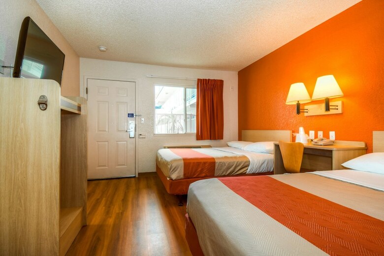 Motel 6 Costa Mesa