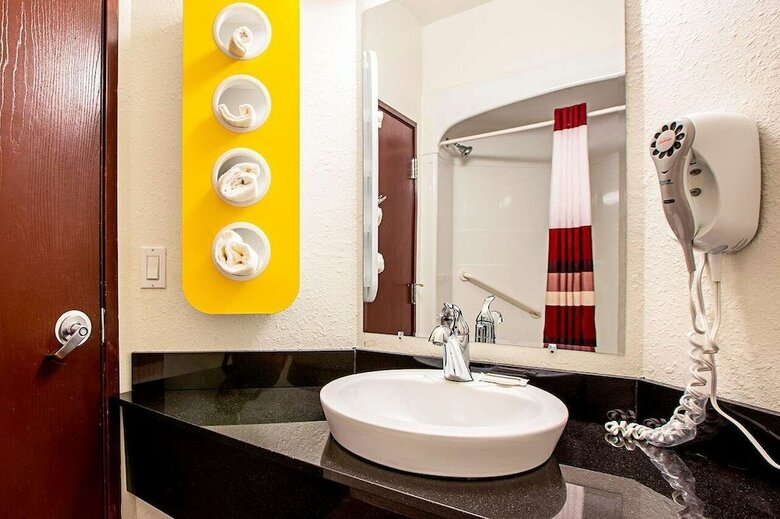 Motel Seasons Inn Traverse City