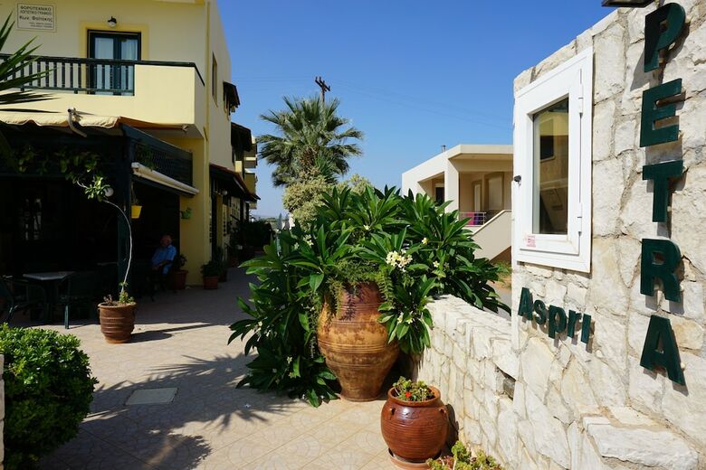 Aparthotel Aspri Petra
