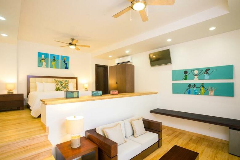 Hotel Grand Roatan Caribbean Resort