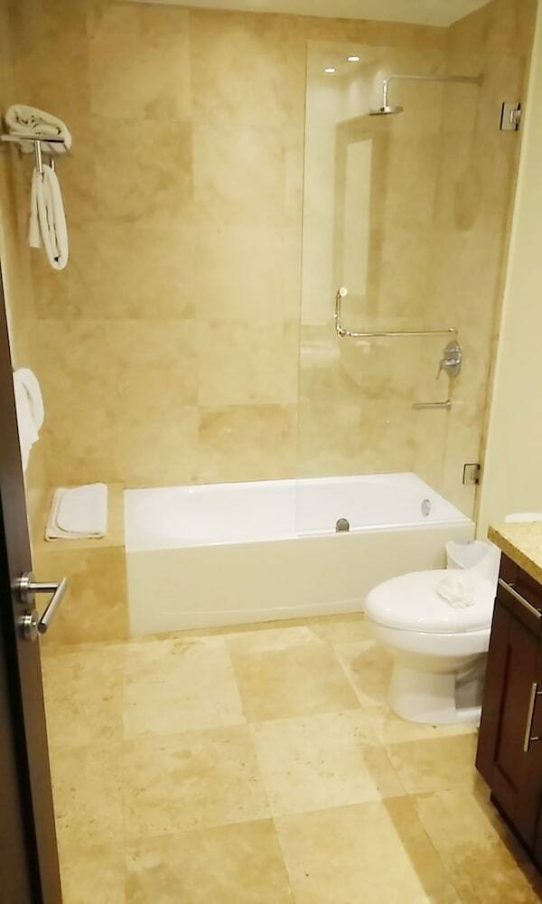 Hotel Grand Roatan Caribbean Resort