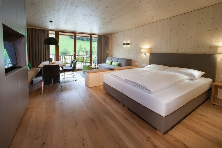 Nat�rlich Hell. Aparthotel & Camping