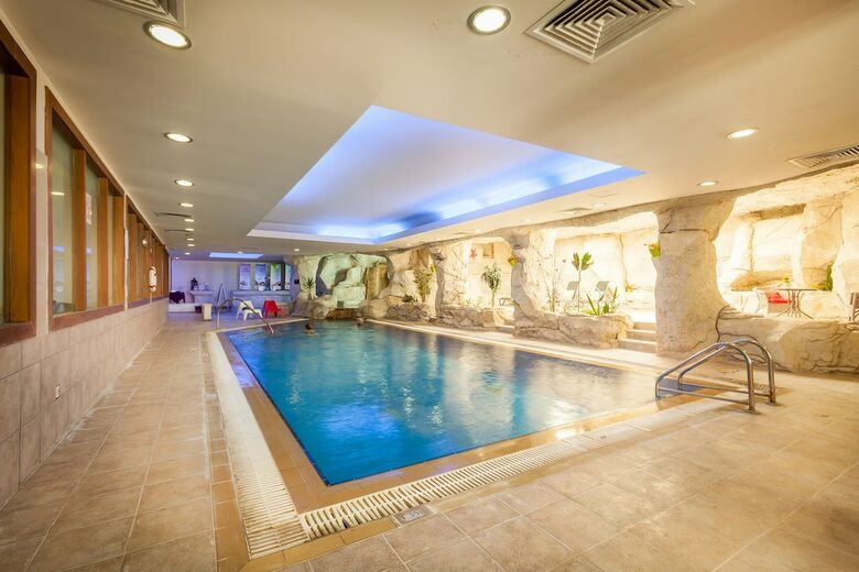 Crown Resorts Horizon Hotel
