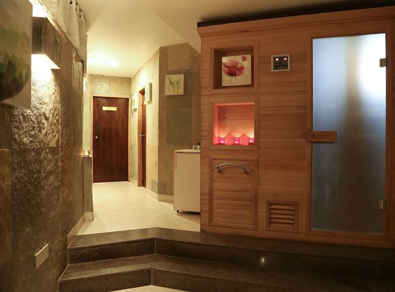 Ravine Hotel