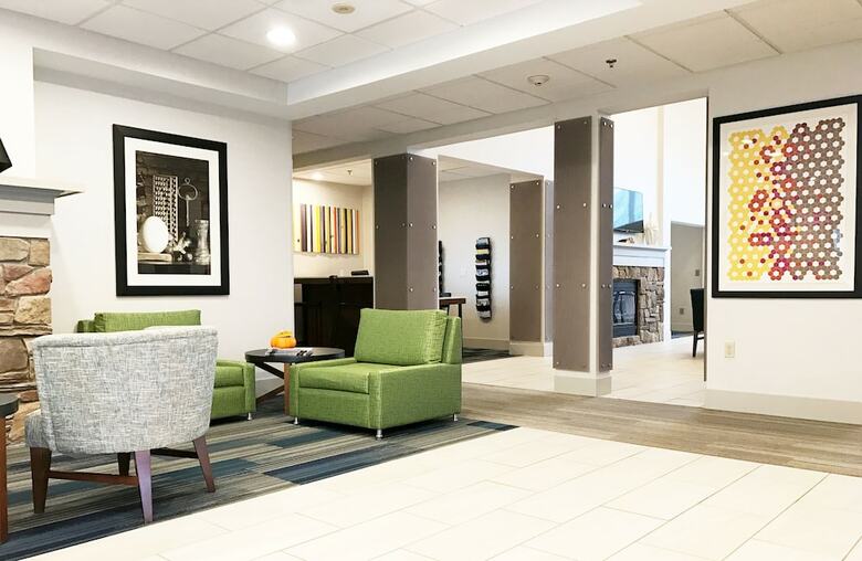 Holiday Inn Express Hotel & Suites White River Junction