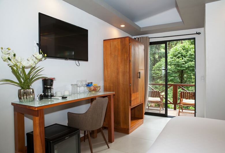 Tifakara Boutique Hotel & Birding Oasis