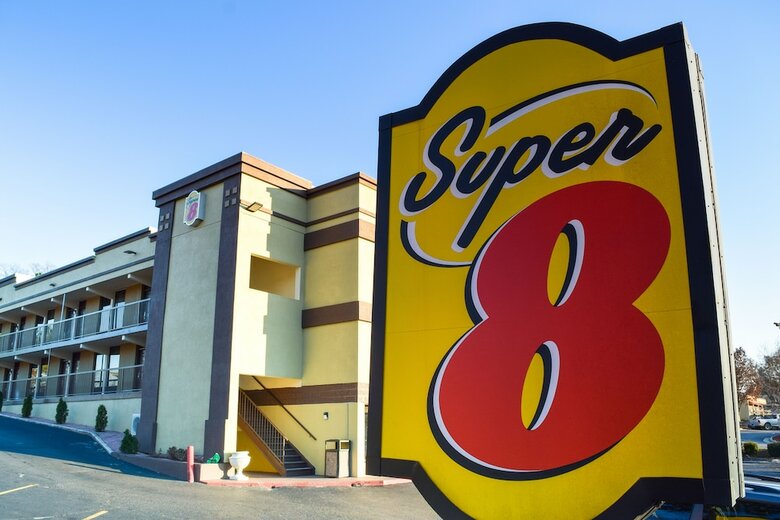 Motel Super 8 By Wyndham Raleigh Downtown