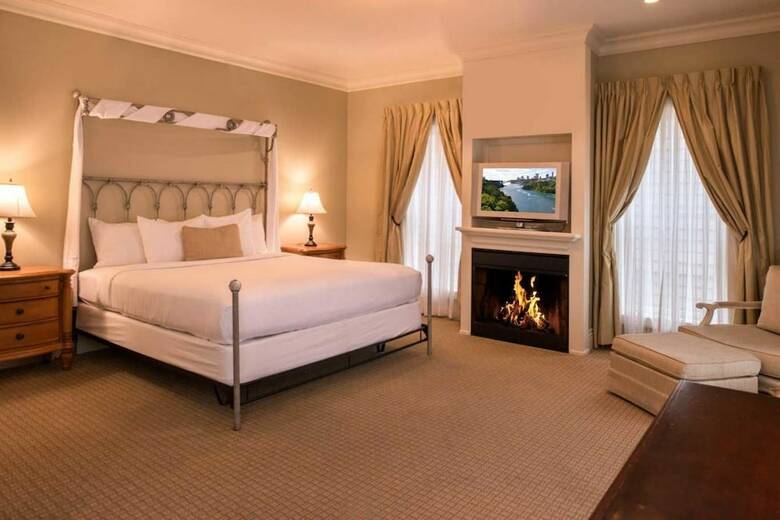 Niagara Crossing Hotel & Spa