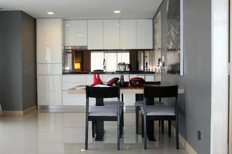 The Straits Hotel & Suites