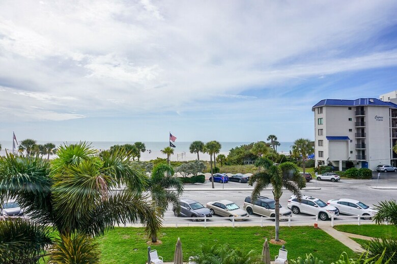 Hotel Gulf Winds Beach Resort