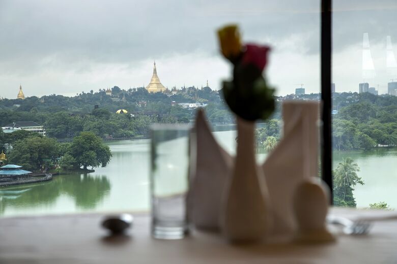 Esperado Lake View Hotel