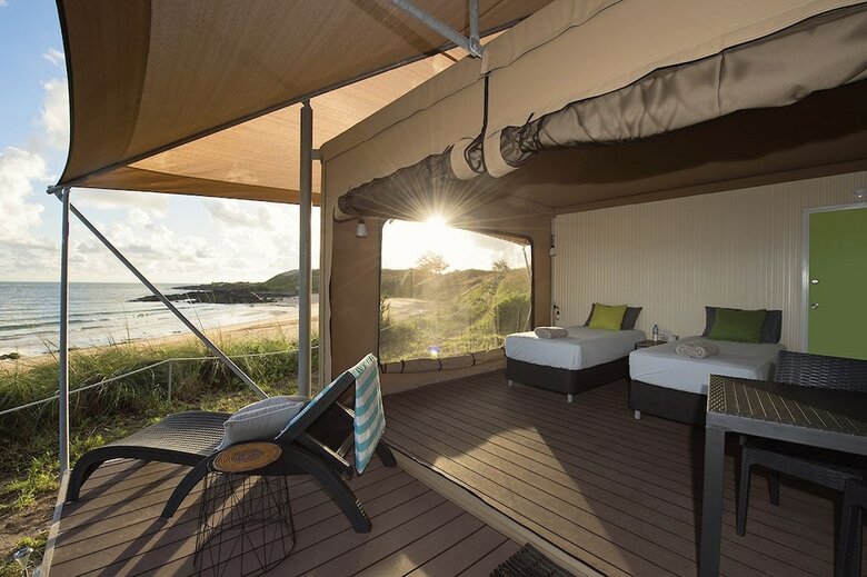 Posada Bremer Island Banubanu Beach Retreat