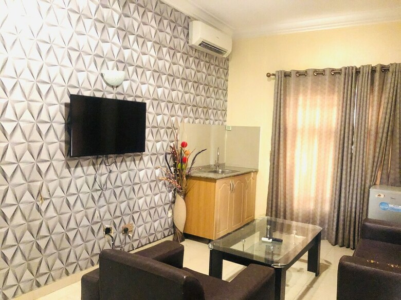 Hotel Mayors & Diplomat Suites Opebi