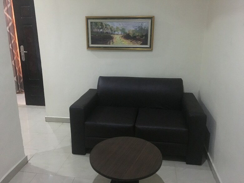 Hotel Mayors & Diplomat Suites Opebi