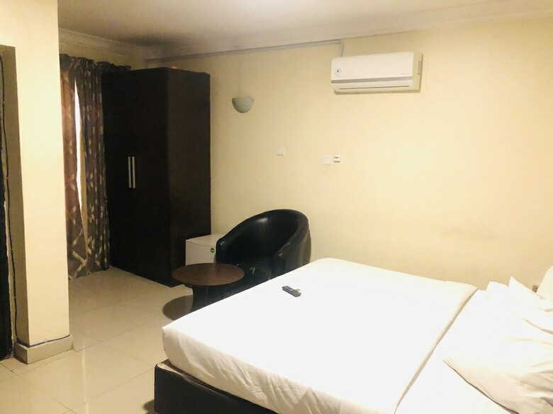 Hotel Mayors & Diplomat Suites Opebi