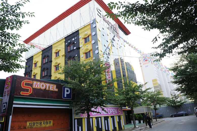 Hotel S Motel