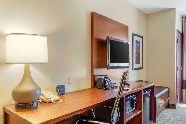 Hotel Comfort Suites Glendale - State Farm Stadium Area