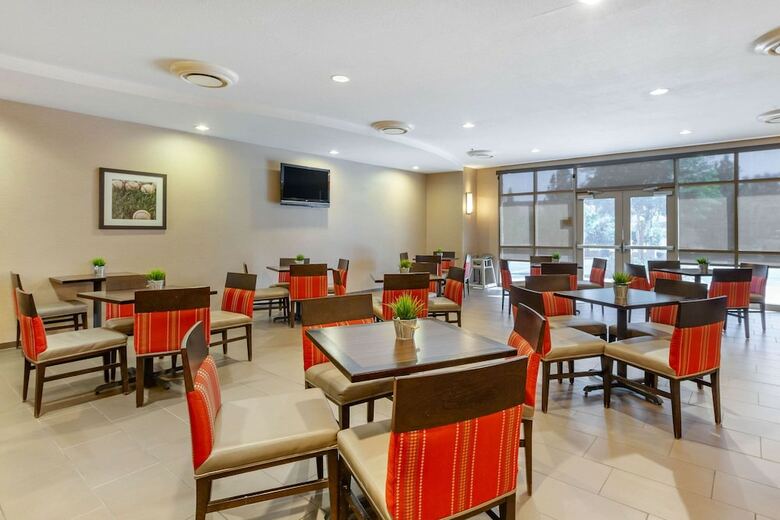 Hotel Comfort Suites Glendale - State Farm Stadium Area