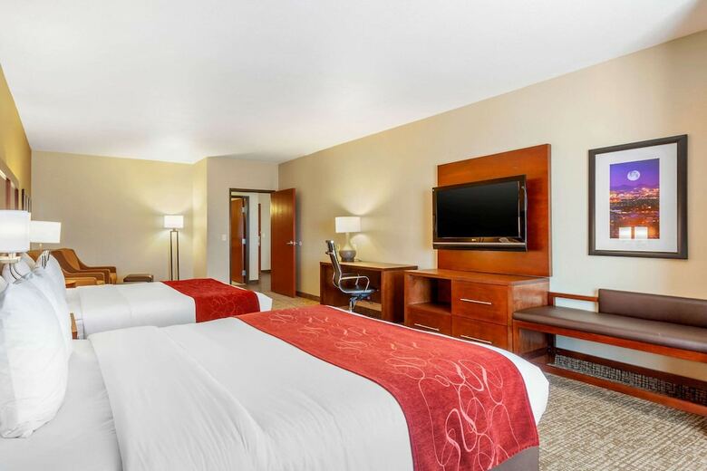 Hotel Comfort Suites Glendale - State Farm Stadium Area