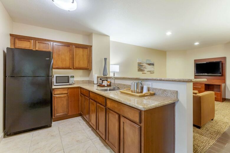 Hotel Comfort Suites Glendale - State Farm Stadium Area