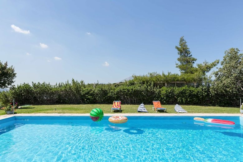 Dream Holidays In A Luxurious Garden Pool Villa