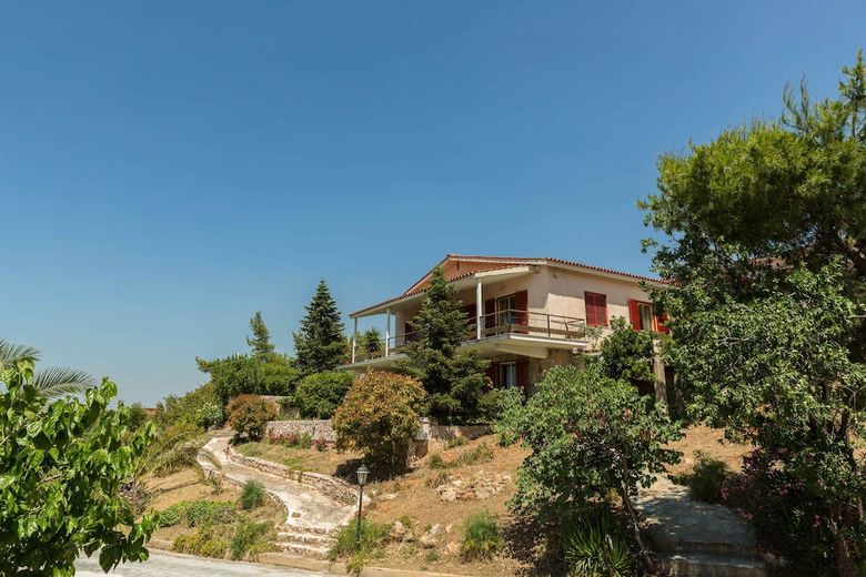 Dream Holidays In A Luxurious Garden Pool Villa