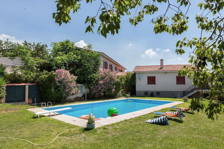 Dream Holidays In A Luxurious Garden Pool Villa