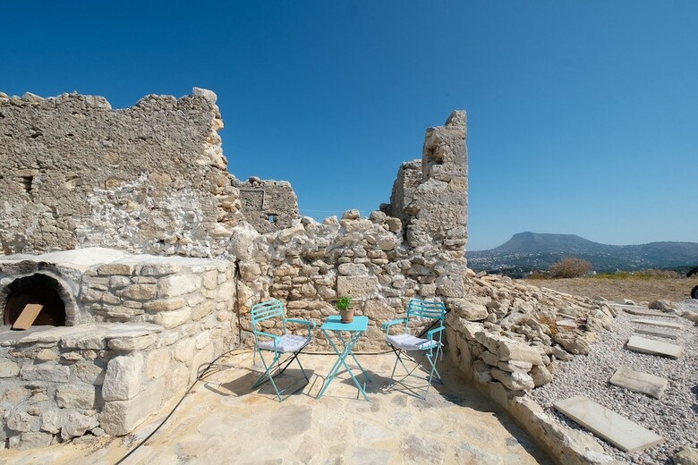 Karavos View A Uniqur Artists' Hide Away Paradise