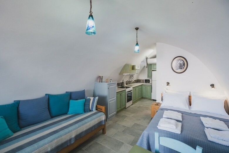 Karavos View A Uniqur Artists' Hide Away Paradise