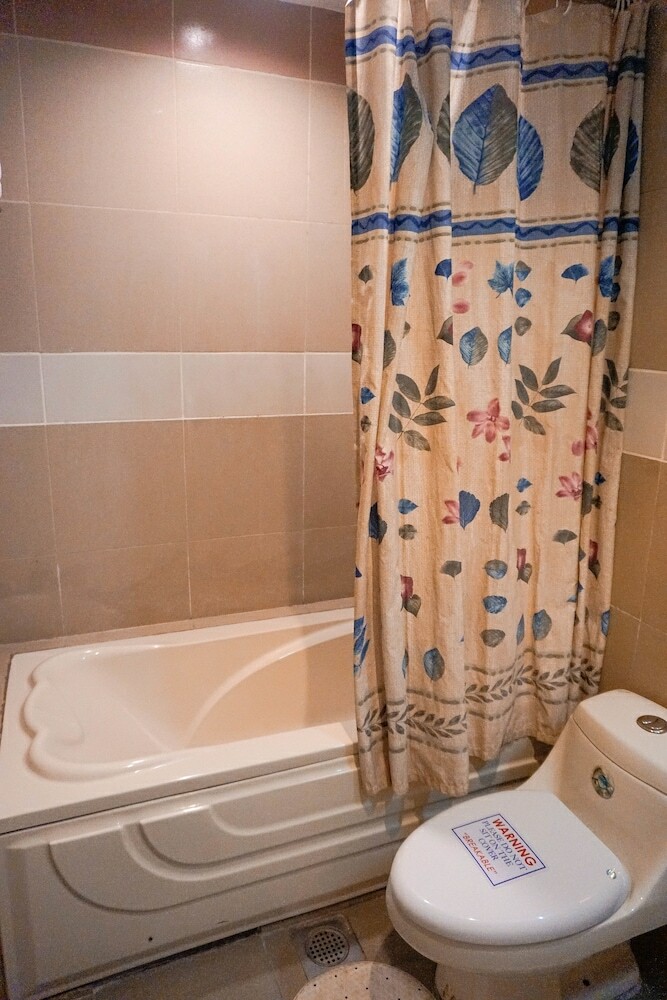Crowne Garden Hotel