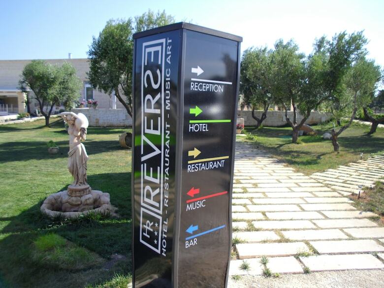 Hotel Reverse