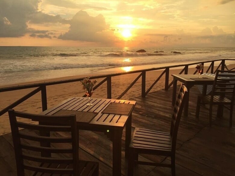 Sapphire Seas Beachfront Hotel